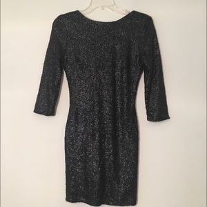🍾Perfect for NYE 🍾Black Sequin 3/4 Sleeve Dress